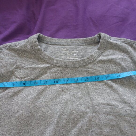 Gap Size XL Made in Vietnam Grey T-Shirt with front Pocket - Picture 5 of 13